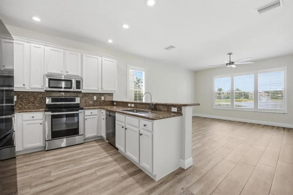 8895 CHESTNUT RIDGE WAY Boynton Beach, FL 33473