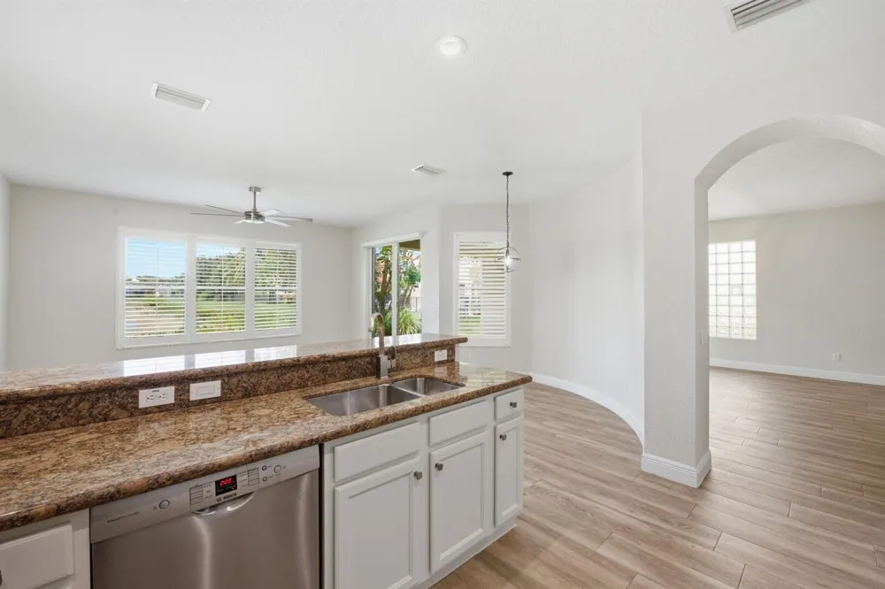 8895 CHESTNUT RIDGE WAY Boynton Beach, FL 33473