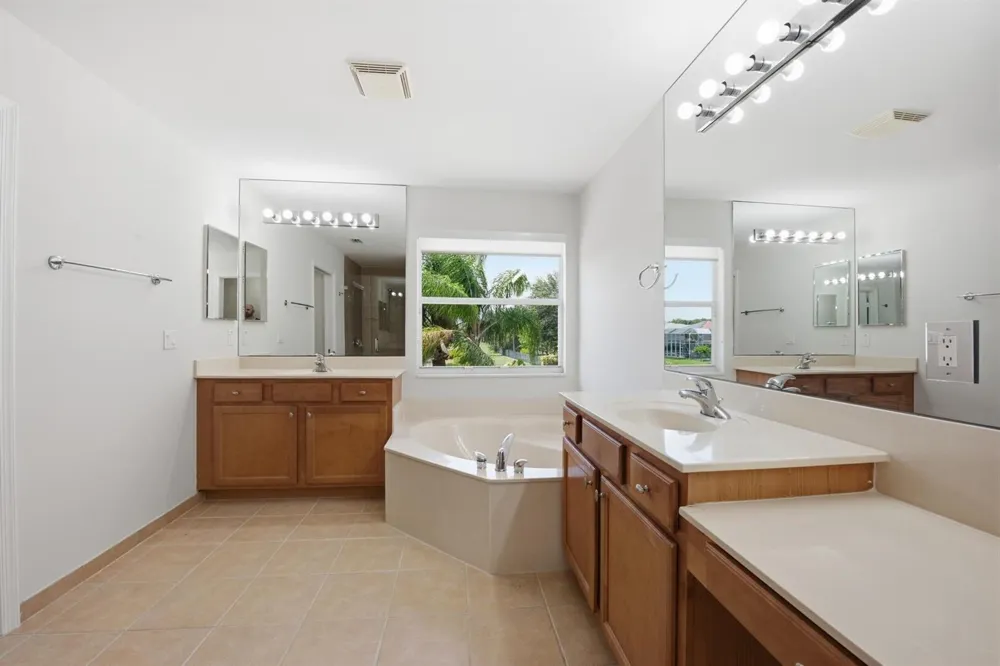 8895 CHESTNUT RIDGE WAY Boynton Beach, FL 33473