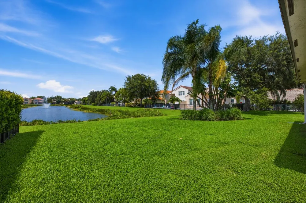 8895 CHESTNUT RIDGE WAY Boynton Beach, FL 33473