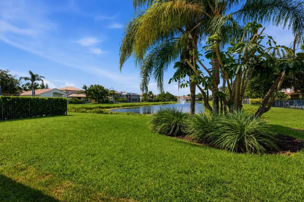 8895 CHESTNUT RIDGE WAY Boynton Beach, FL 33473