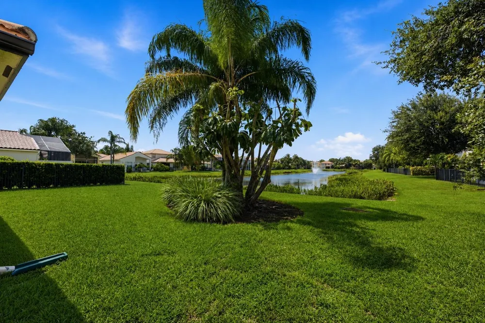 8895 CHESTNUT RIDGE WAY Boynton Beach, FL 33473