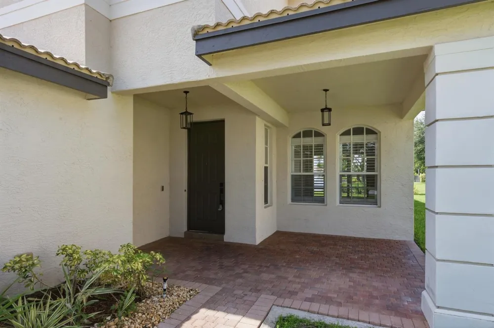 8895 CHESTNUT RIDGE WAY Boynton Beach, FL 33473
