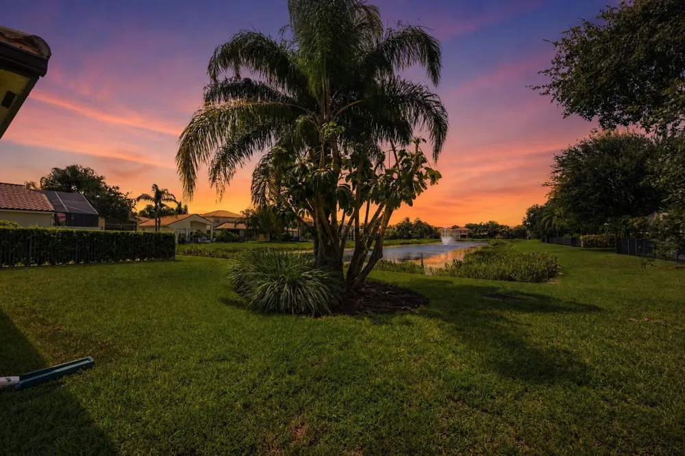 8895 CHESTNUT RIDGE WAY Boynton Beach, FL 33473