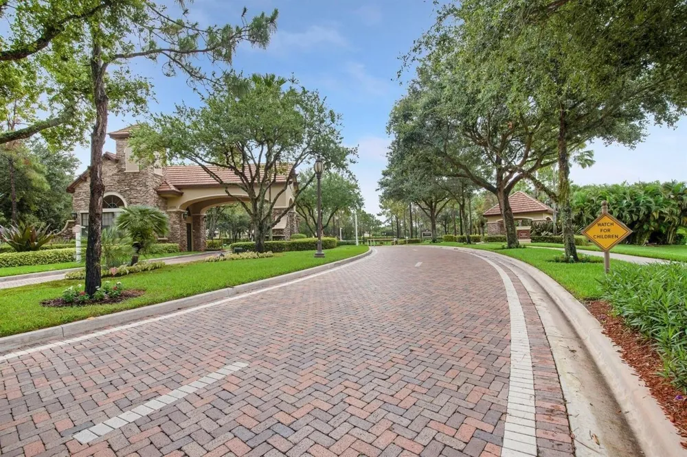8895 CHESTNUT RIDGE WAY Boynton Beach, FL 33473