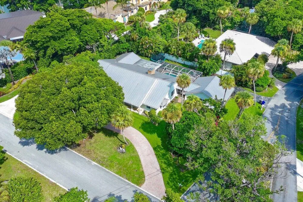 15 W HIGH POINT ROAD Sewalls Point, FL 34996