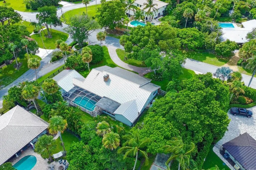 15 W HIGH POINT ROAD Sewalls Point, FL 34996