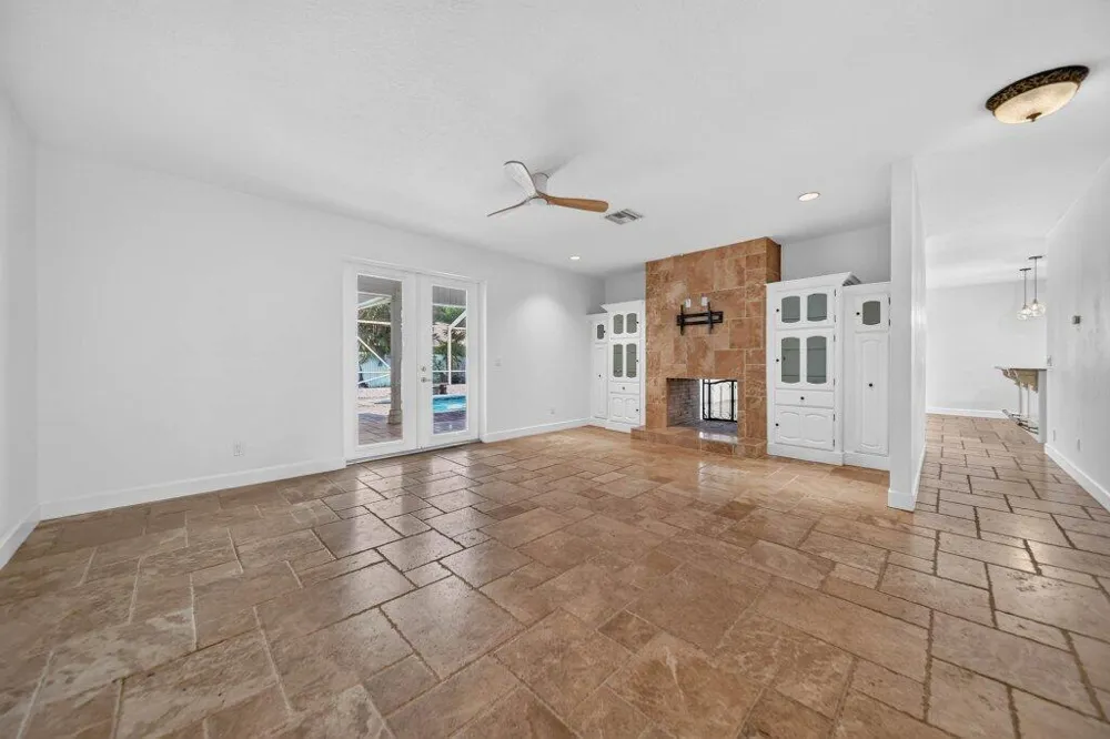 15 W HIGH POINT ROAD Sewalls Point, FL 34996