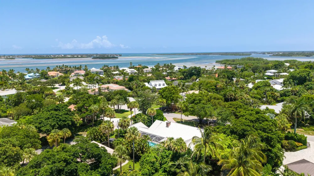 15 W HIGH POINT ROAD Sewalls Point, FL 34996