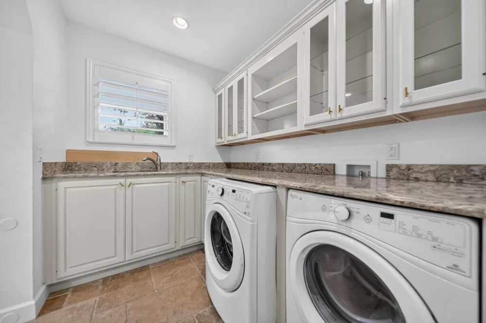 15 W HIGH POINT ROAD Sewalls Point, FL 34996