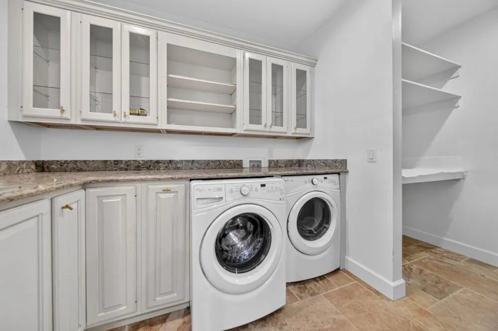 15 W HIGH POINT ROAD Sewalls Point, FL 34996
