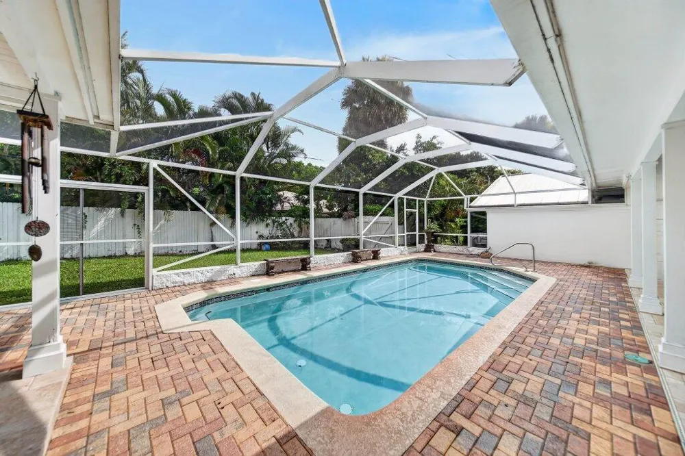 15 W HIGH POINT ROAD Sewalls Point, FL 34996