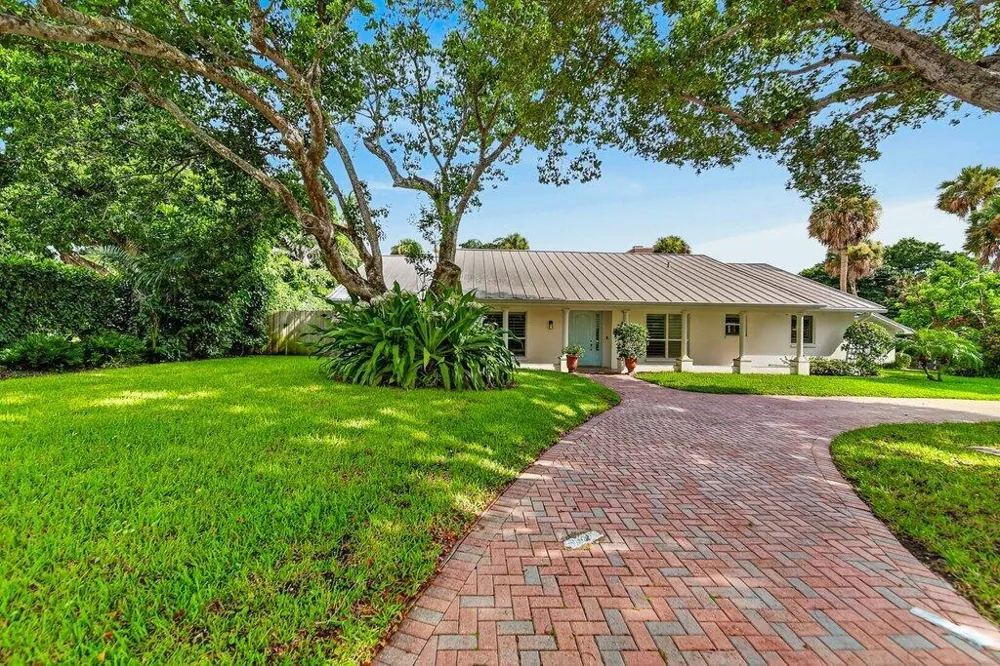 15 W HIGH POINT ROAD Sewalls Point, FL 34996