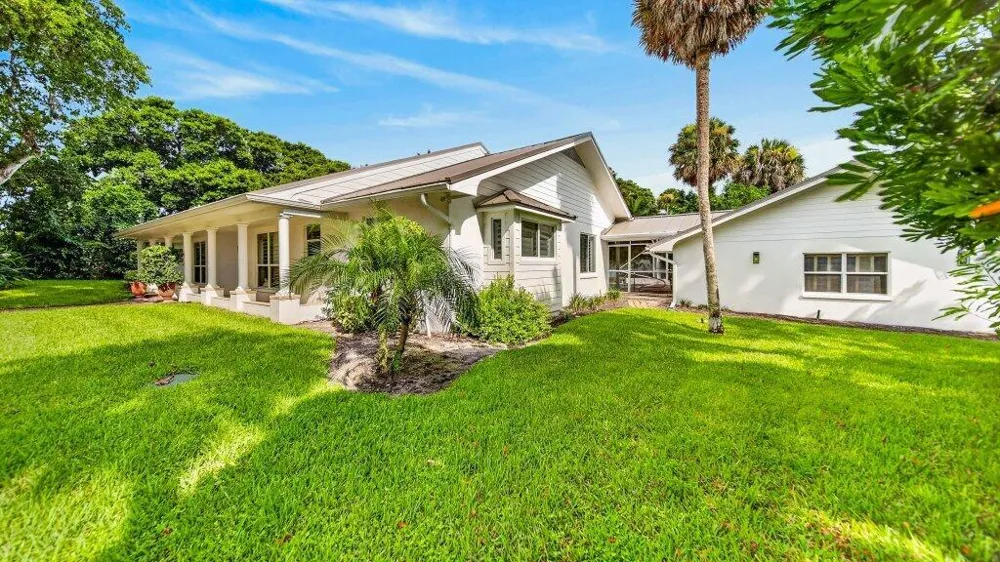 15 W HIGH POINT ROAD Sewalls Point, FL 34996