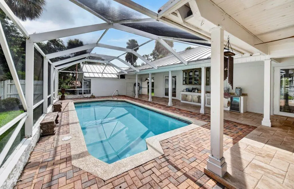 15 W HIGH POINT ROAD Sewalls Point, FL 34996