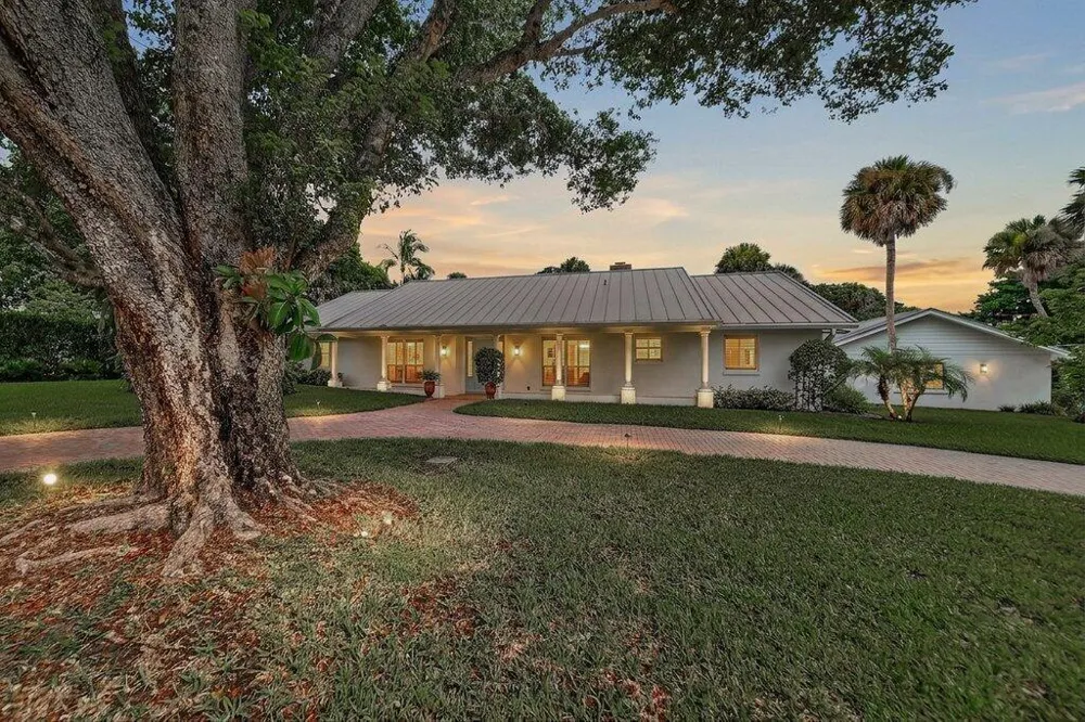 15 W HIGH POINT ROAD Sewalls Point, FL 34996