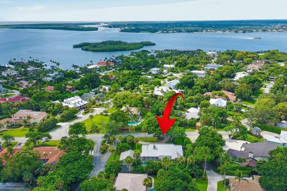 15 W HIGH POINT ROAD Sewalls Point, FL 34996