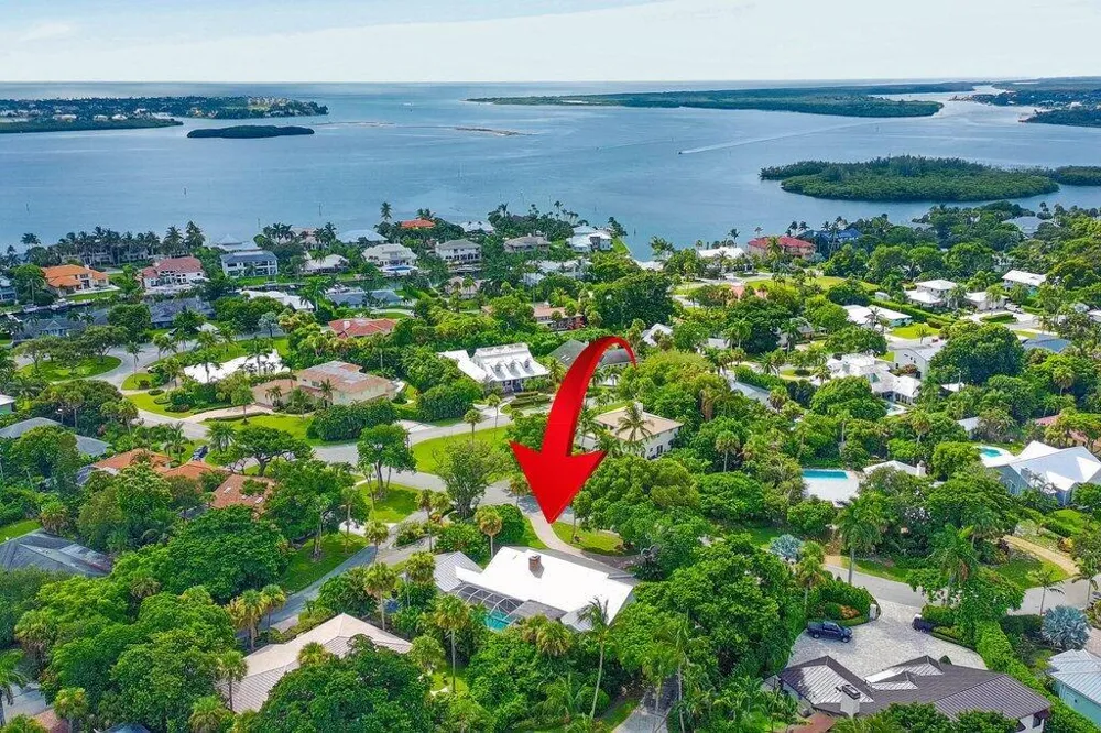 15 W HIGH POINT ROAD Sewalls Point, FL 34996