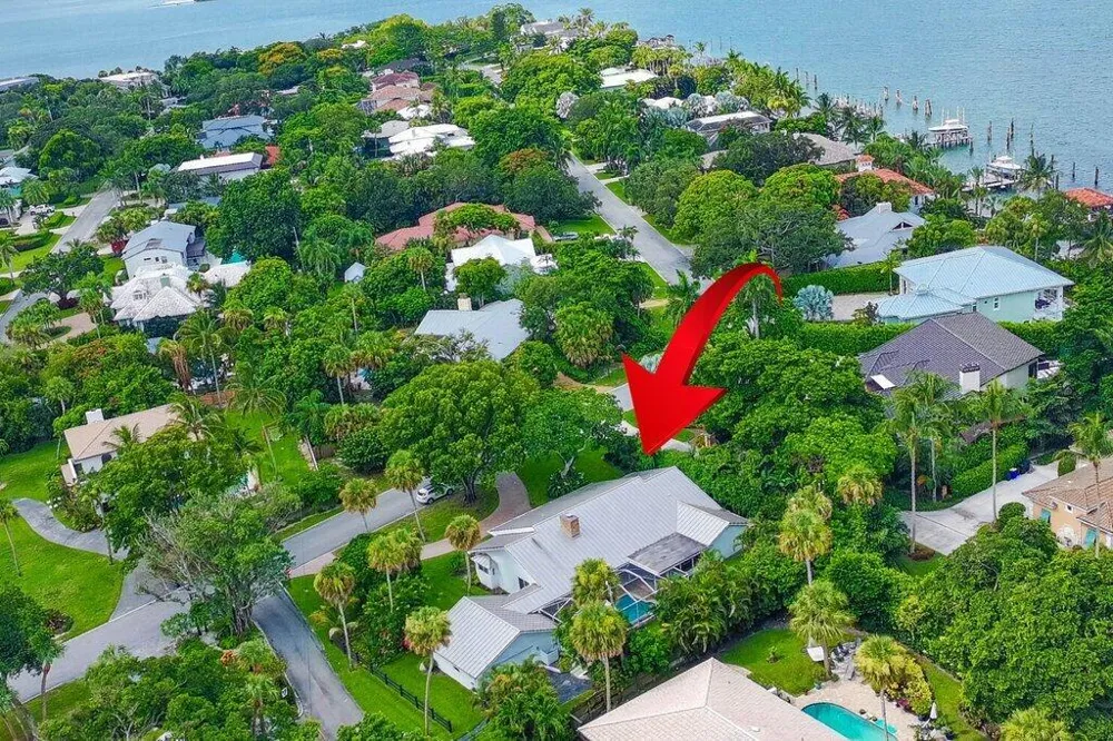 15 W HIGH POINT ROAD Sewalls Point, FL 34996