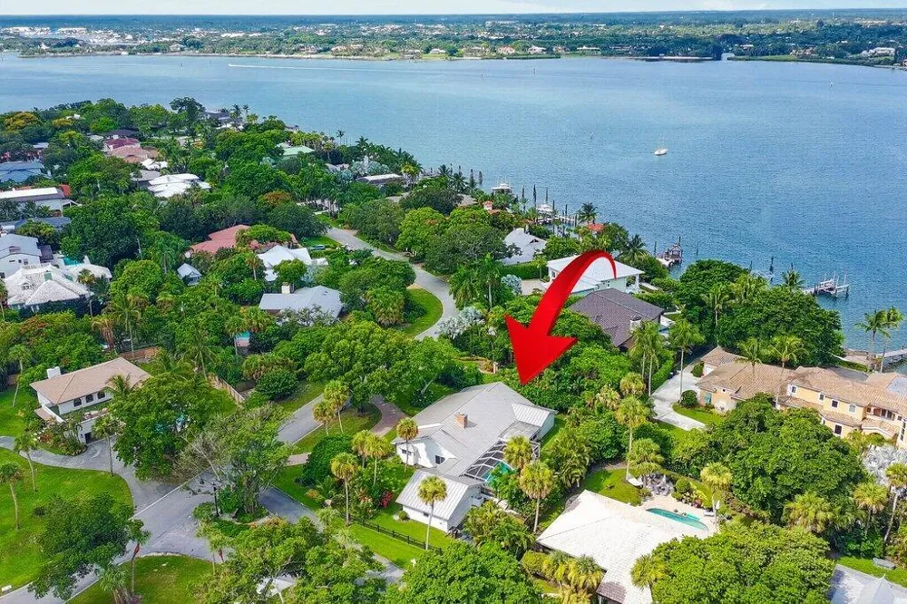 15 W HIGH POINT ROAD Sewalls Point, FL 34996