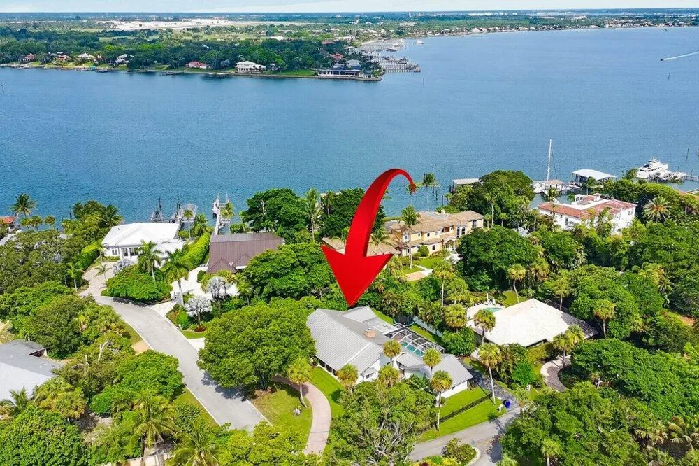 15 W HIGH POINT ROAD Sewalls Point, FL 34996