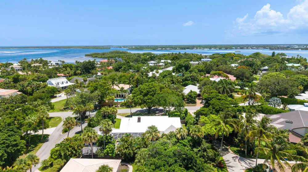 15 W HIGH POINT ROAD Sewalls Point, FL 34996