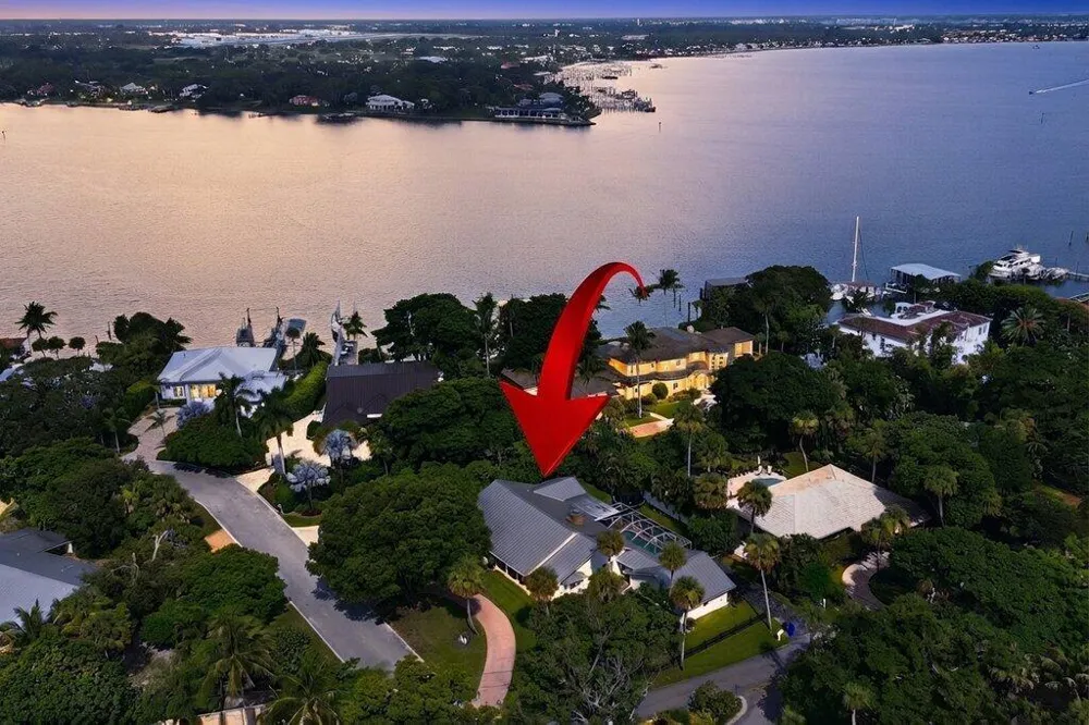 15 W HIGH POINT ROAD Sewalls Point, FL 34996