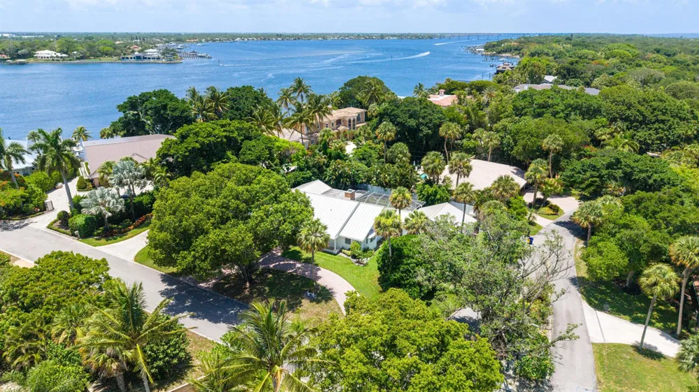 15 W HIGH POINT ROAD Sewalls Point, FL 34996