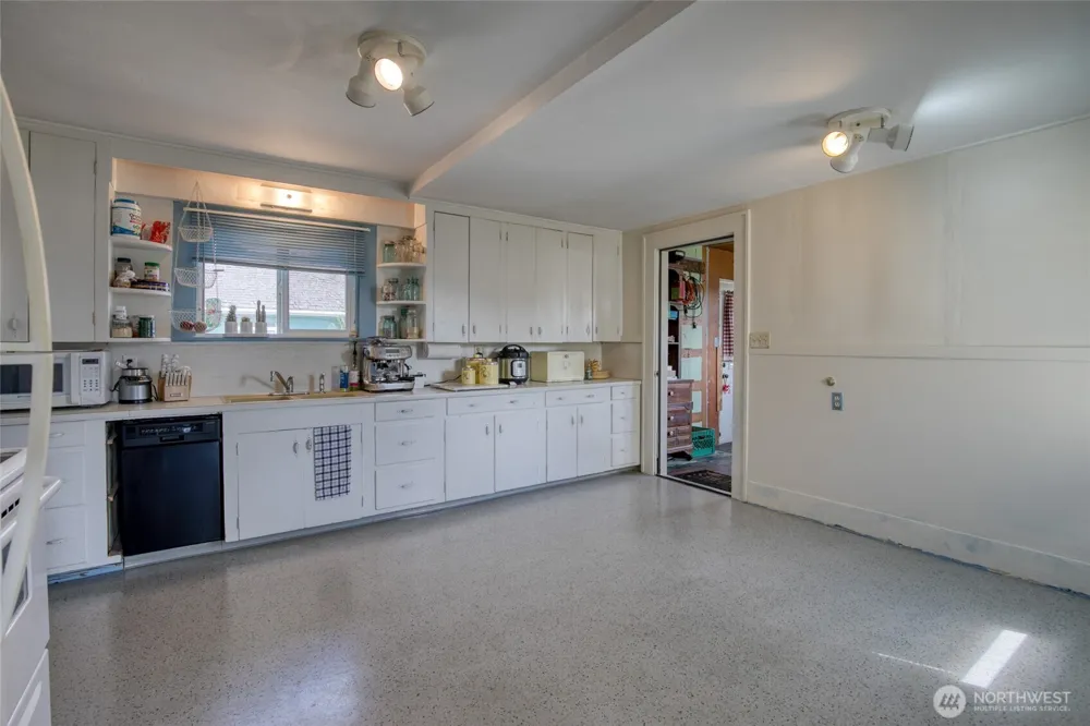 1021 W Stockwell Street Aberdeen, WA 98520