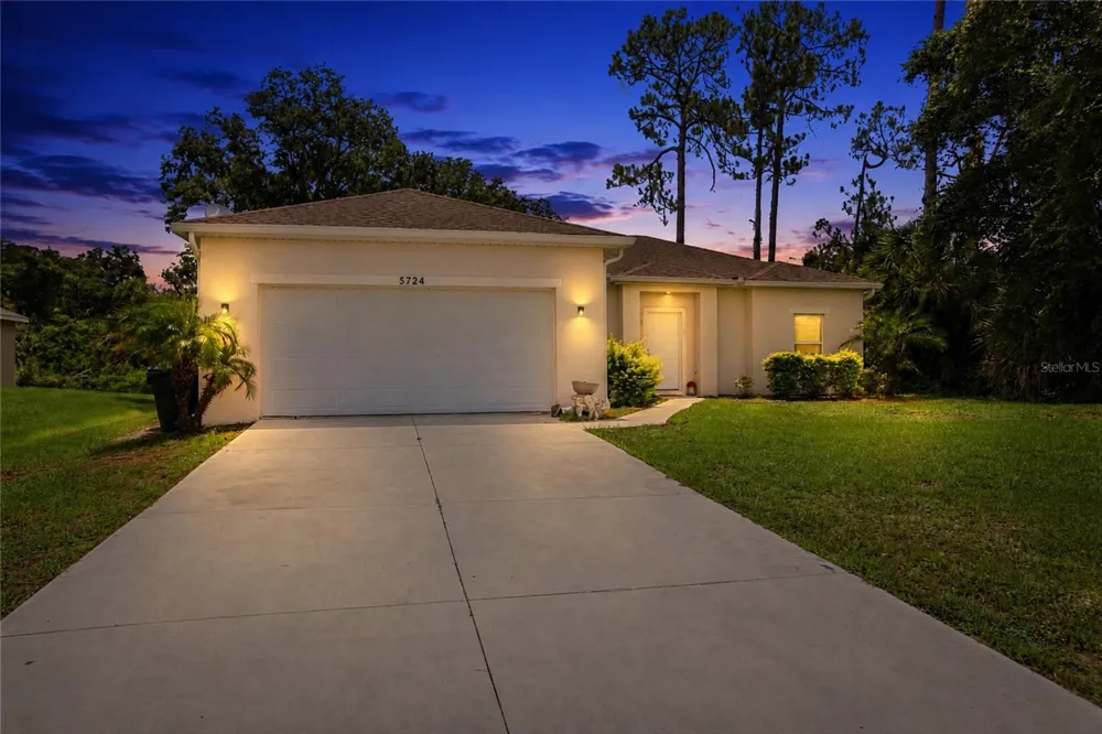 5724 BANNOCK CIRCLE North Port, FL 34288