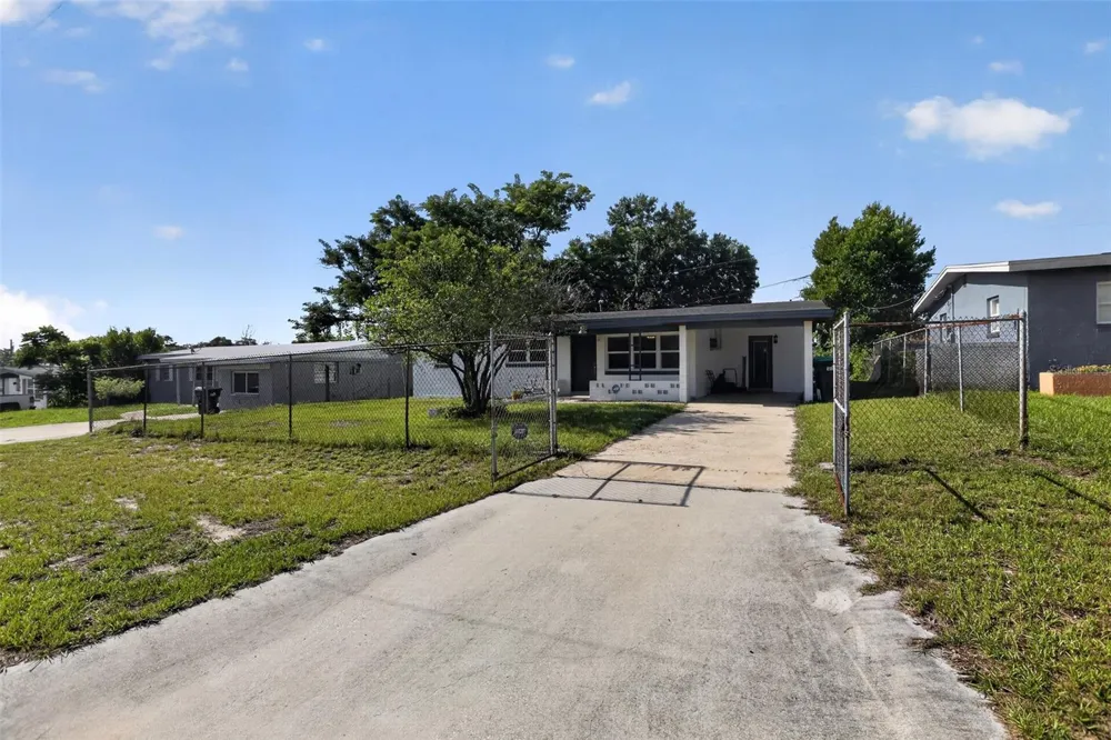 6120 W RIDGEWOOD AVENUE Orlando, FL 32835