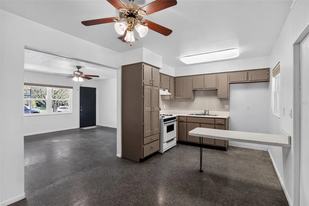 6120 W RIDGEWOOD AVENUE Orlando, FL 32835