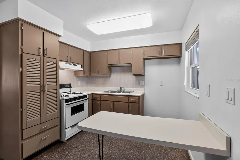 6120 W RIDGEWOOD AVENUE Orlando, FL 32835