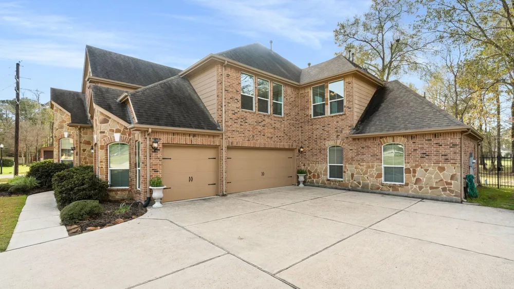 28503 Riverside Crest Lane Huffman, TX 77336