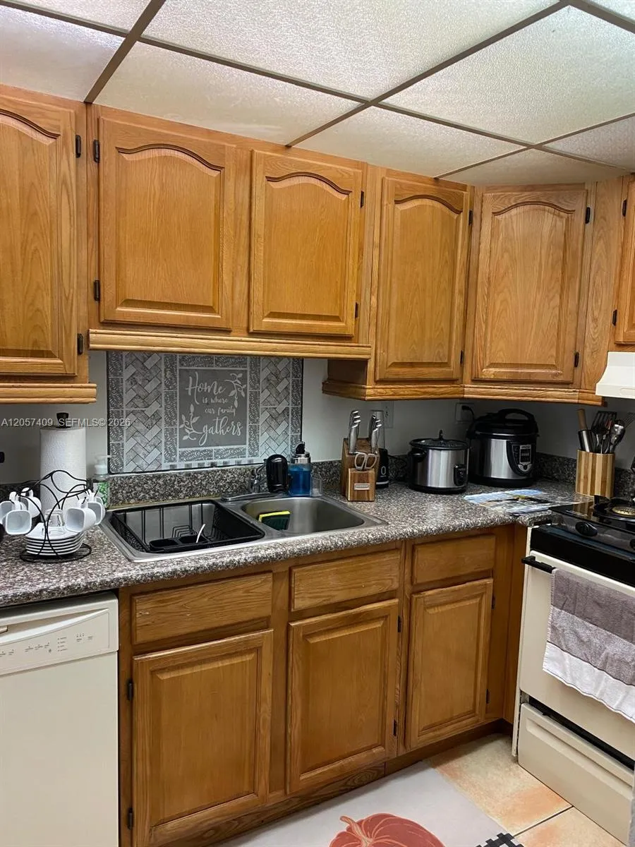 10000 NW 80th Ct #2357 Hialeah Gardens, FL 33016