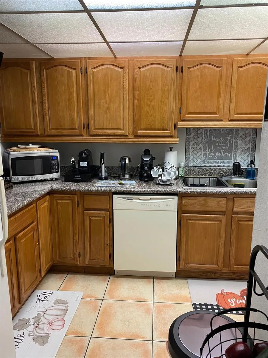 10000 NW 80th Ct #2357 Hialeah Gardens, FL 33016