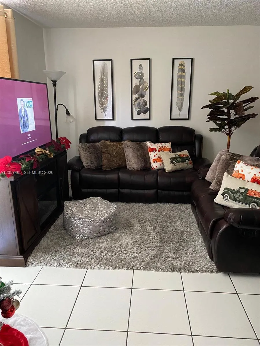 10000 NW 80th Ct #2357 Hialeah Gardens, FL 33016