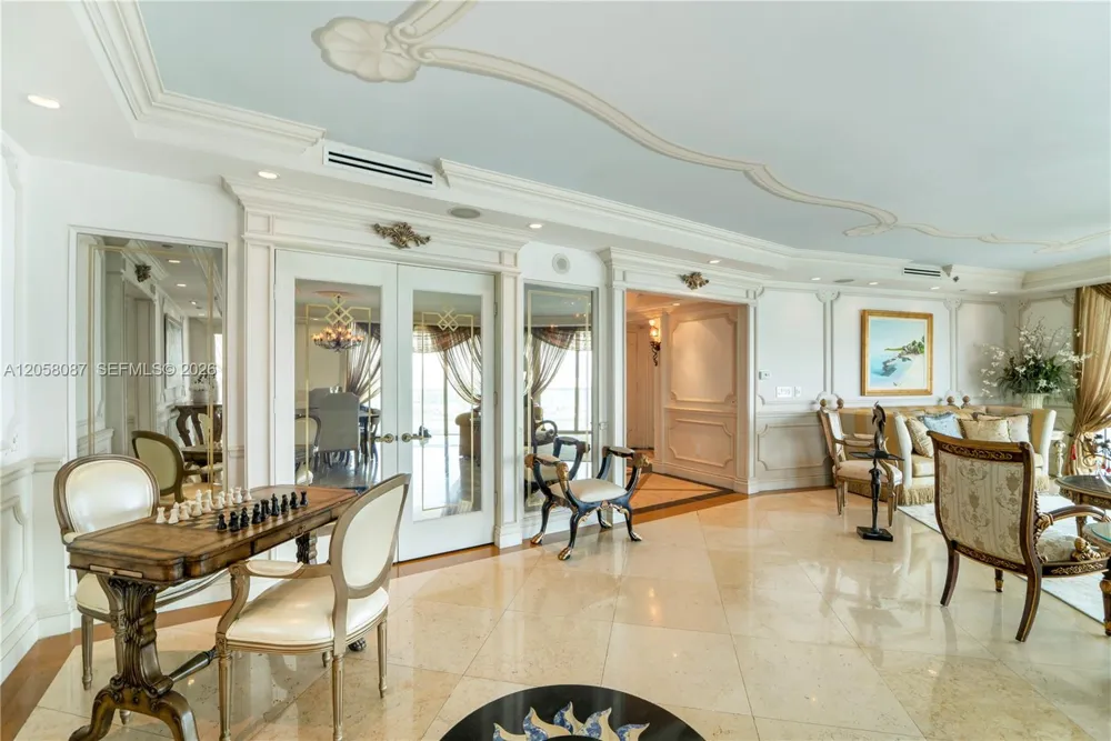 1000 S Pointe Dr #2501 Miami Beach, FL 33139