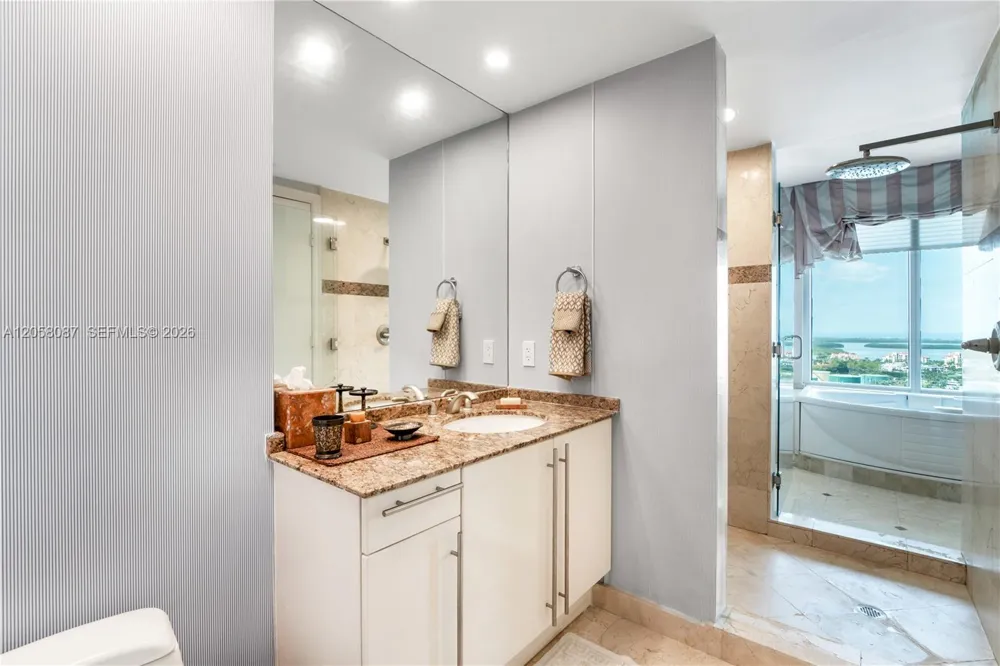 1000 S Pointe Dr #2501 Miami Beach, FL 33139