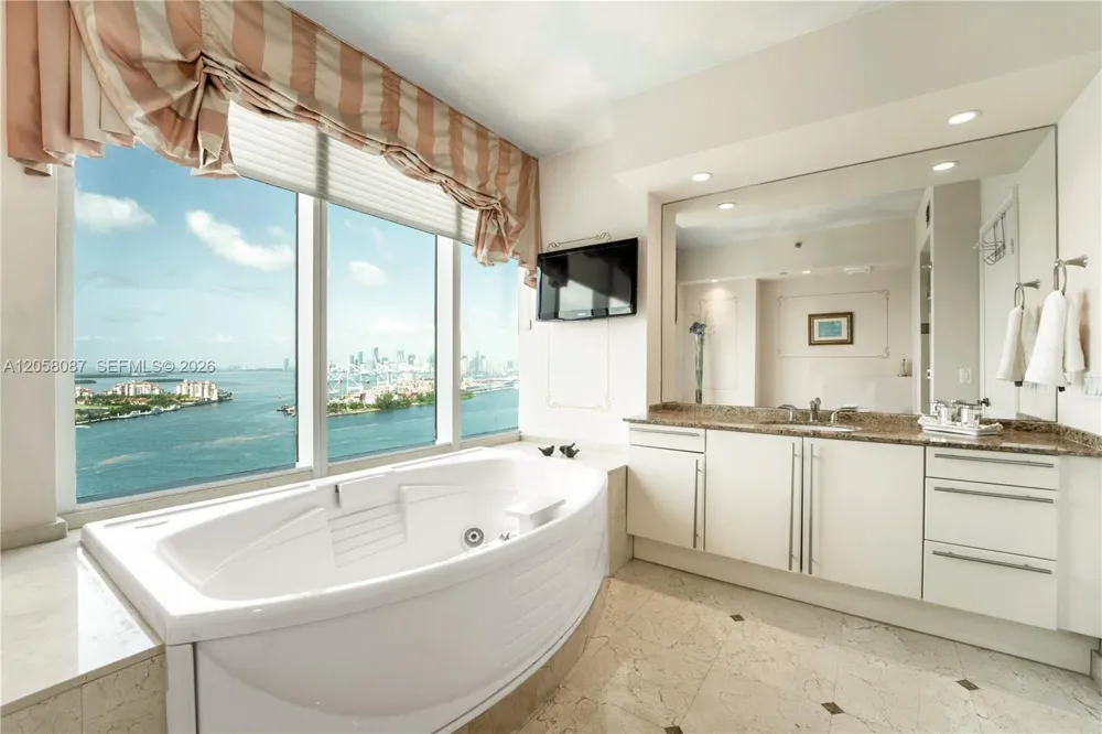 1000 S Pointe Dr #2501 Miami Beach, FL 33139