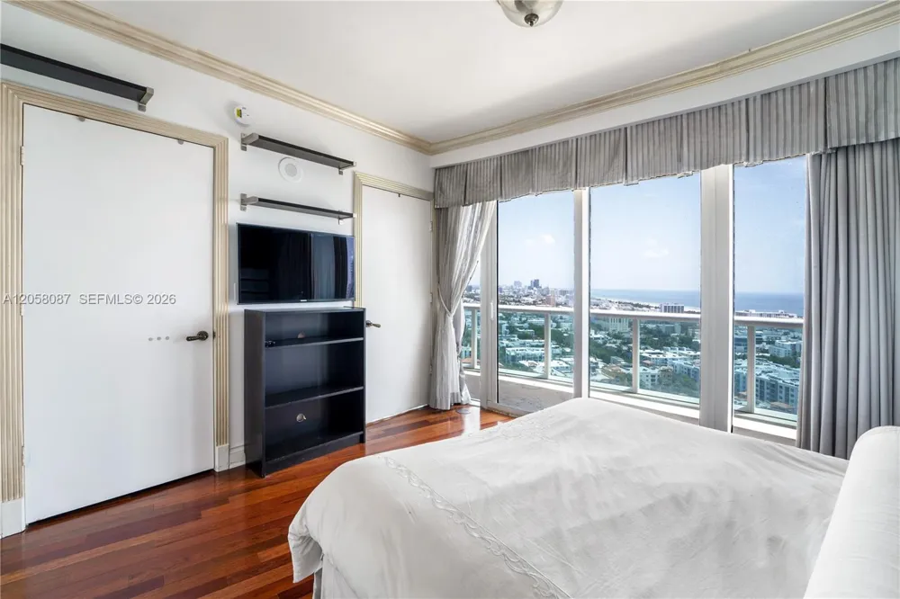 1000 S Pointe Dr #2501 Miami Beach, FL 33139