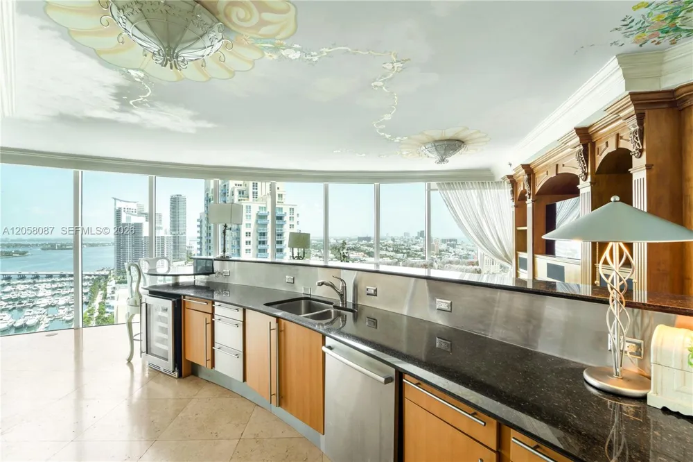1000 S Pointe Dr #2501 Miami Beach, FL 33139