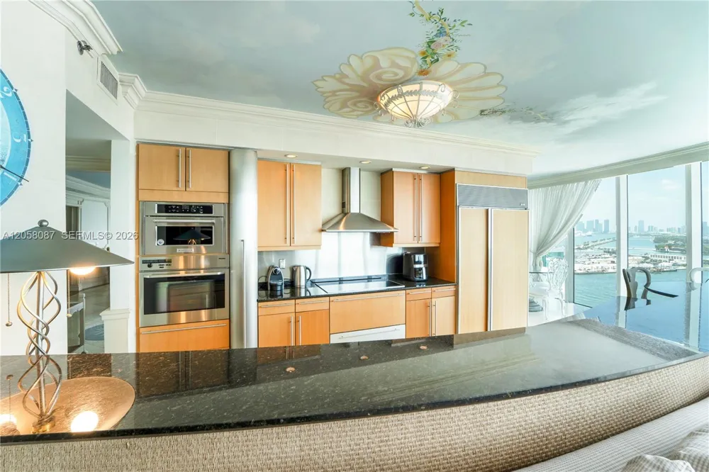 1000 S Pointe Dr #2501 Miami Beach, FL 33139