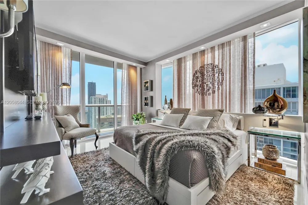 475 Brickell Ave #5013 Miami, FL 33131