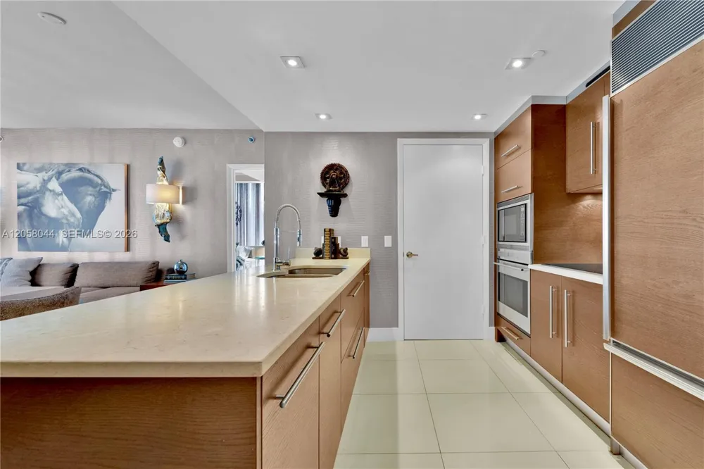 475 Brickell Ave #5013 Miami, FL 33131