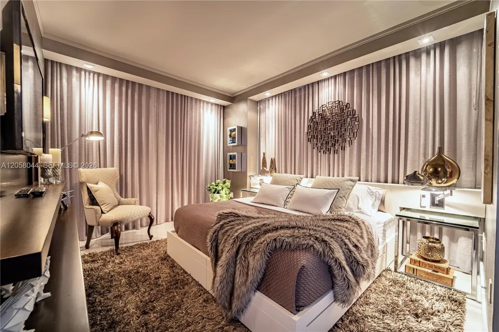 475 Brickell Ave #5013 Miami, FL 33131