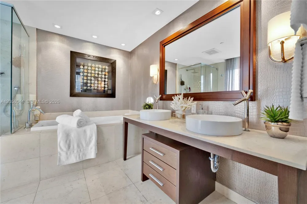 475 Brickell Ave #5013 Miami, FL 33131