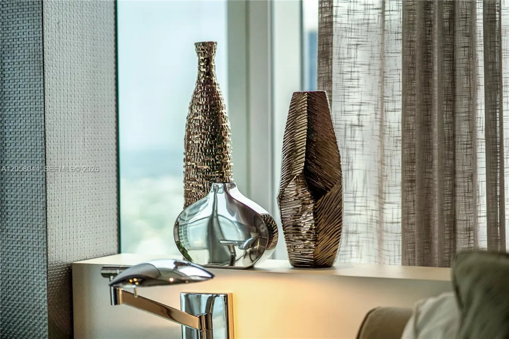 475 Brickell Ave #5013 Miami, FL 33131