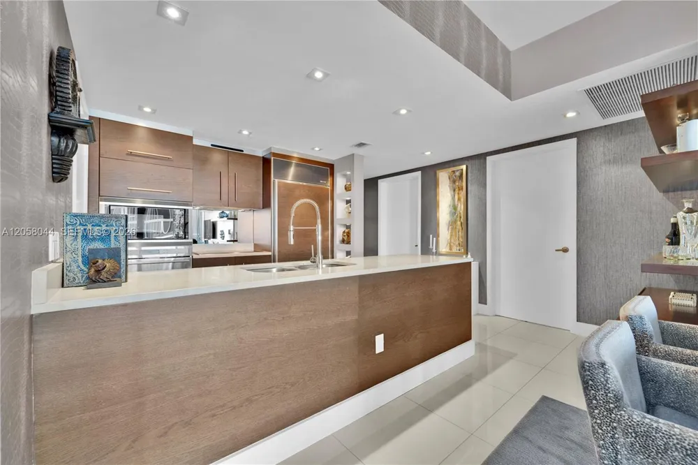 475 Brickell Ave #5013 Miami, FL 33131