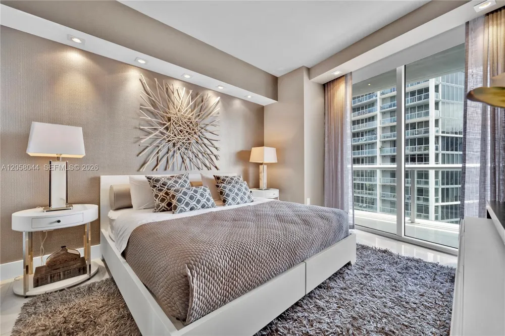 475 Brickell Ave #5013 Miami, FL 33131